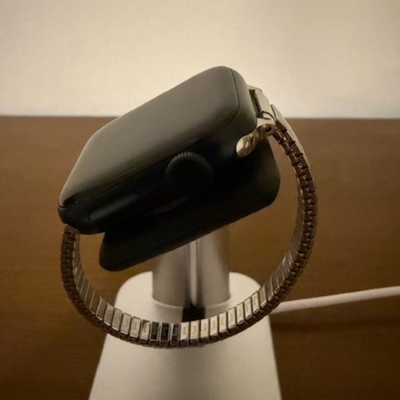 NEW Expandable Apple Watchband - Stainless Steel / 9mm Wide